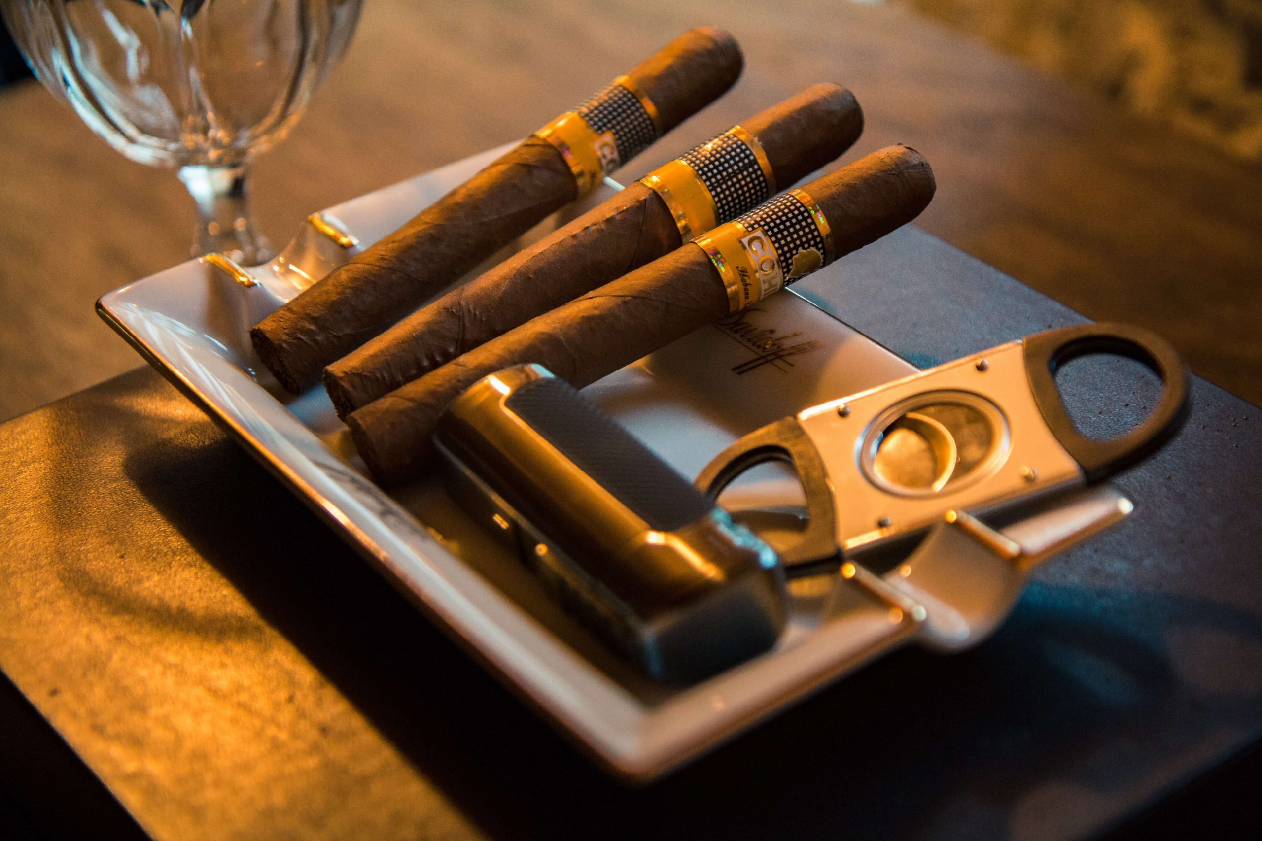 aestethic picture for cigars cutters and lighters article