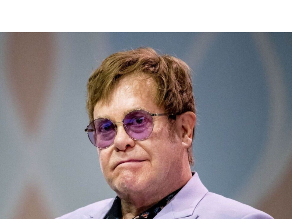 Elton John honors Queen Elizabeth II