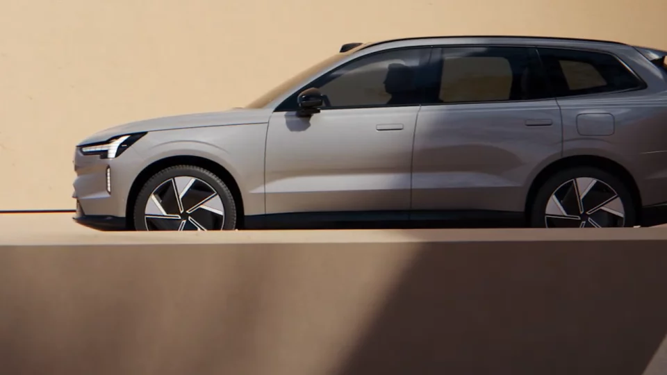 Volvo EX90 2025: The Future of Luxury and Sustainability in Electric Mobility