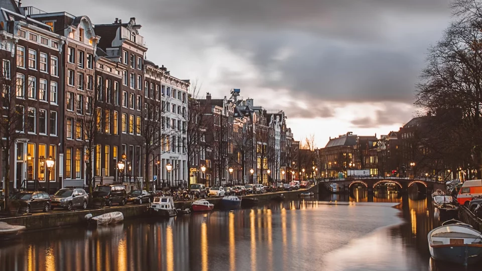 Discover Amsterdam Like a Local: Why Walking or Biking is the Best Way?