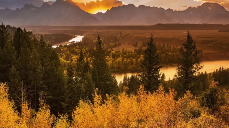 Autumn Escapes - 3 Best Weekend Getaways in the US for a Perfect Fall Adventure