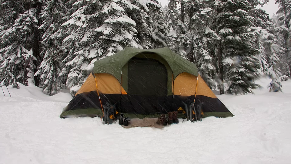 Essential Winter Camping Gear for a Warm and Safe Wilderness Adventure