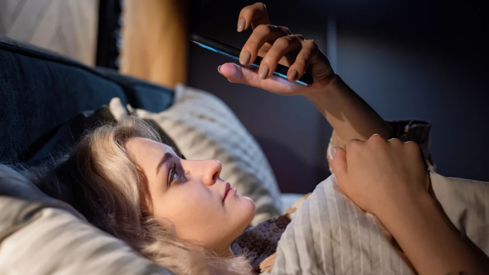 The Hidden Cost of Night-Time Scrolling: How Blue Light is Stealing Your Sleep