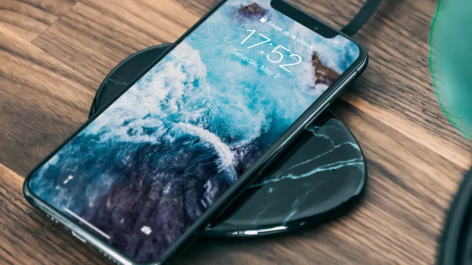 Troubleshooting Common Issues with Wireless Charging Trays for Your Phone